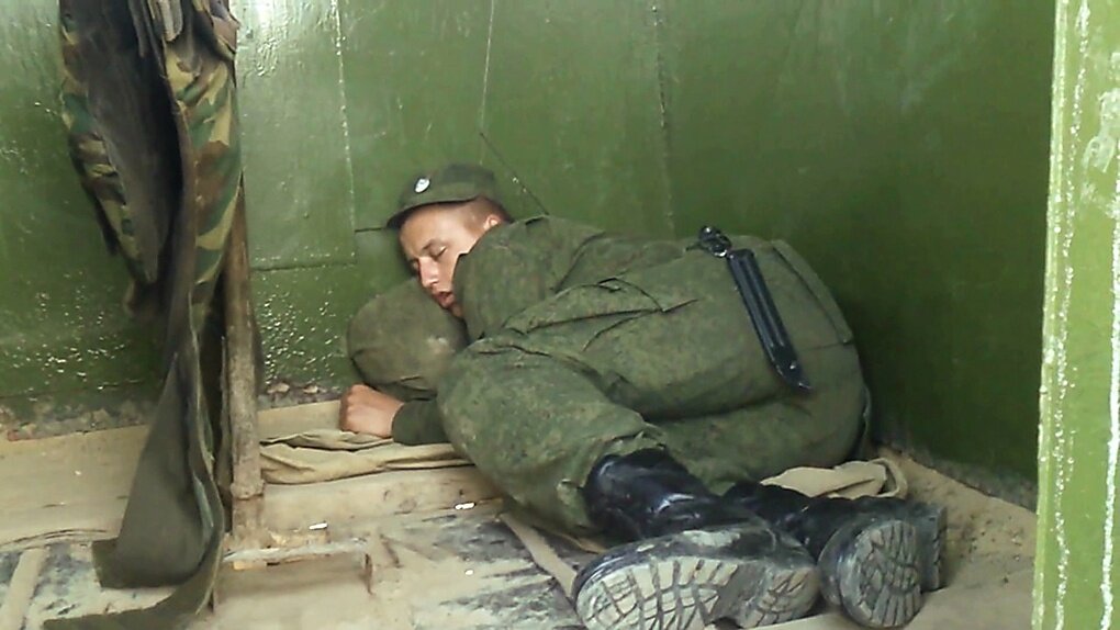 Дорогие читатели! Я начинаю публиковать мою книгу без редактирования. То есть это будут черновики в чистом и натуральном виде. 
До сих пор все мои публикации были отредактированы моими читателями бесплатно.
Единственное, что я мог предложить добровольным редакторам, это вечное  упоминание их в каждом отредактированном ими тексте.
Сейчас мои помощники находятся в зонах боевых действий и наша связь прервалась. По этому обращаюсь к вам с просьбой.
Если кто либо имеет желание помочь малограмотному писателю, помогите. 
А остальных прошу быть снисходительными к моей грамматике и пунктуации.
 Спасибо за понимание.
