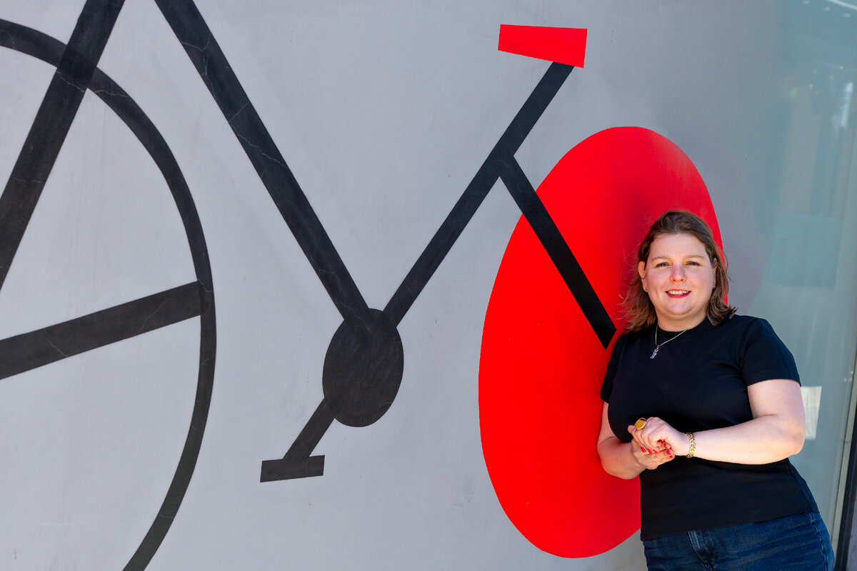 Всем привет! Меня зовут Елена Сокол и я логопед-практик. Я помогаю обычным мамам заниматься со своими детьми самостоятельно. Адепт семейного образования. 