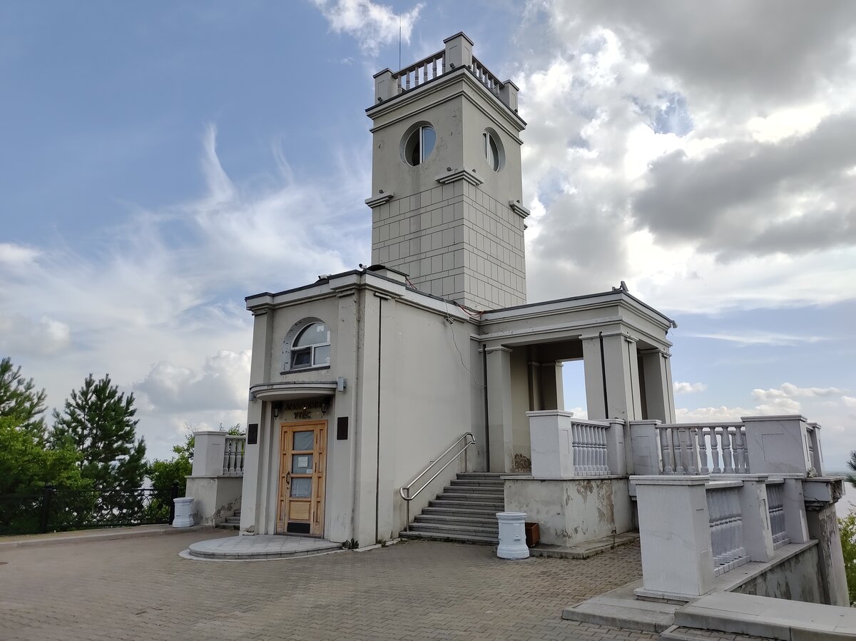 Амурский утёс - символ Хабаровска.