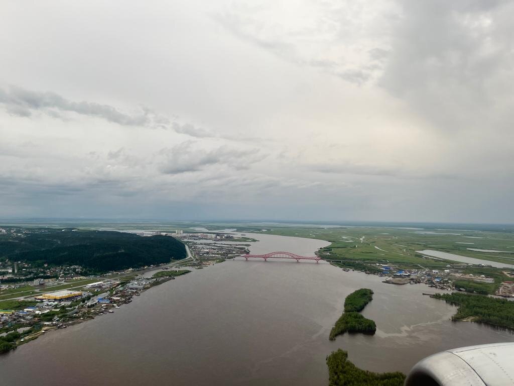 Вид на мост Красный дракон из самолета.