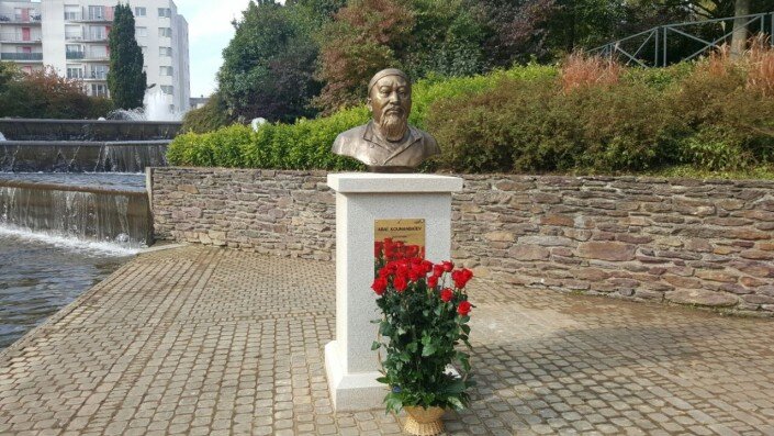 ÐÐ°Ð¼ÑÑÐ½Ð¸Ðº ÐÐ±Ð°Ñ Ð² Ð ÐµÐ½Ð½Ðµ, Ð¤ÑÐ°Ð½ÑÐ¸Ñ