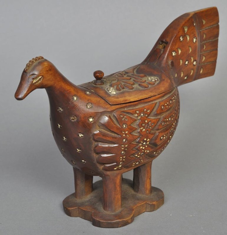 Коробочка "Курица", автор - В. П. Ворносков, 1900-1905 годы, Всероссийский музей декоративно-прикладного и народного искусства