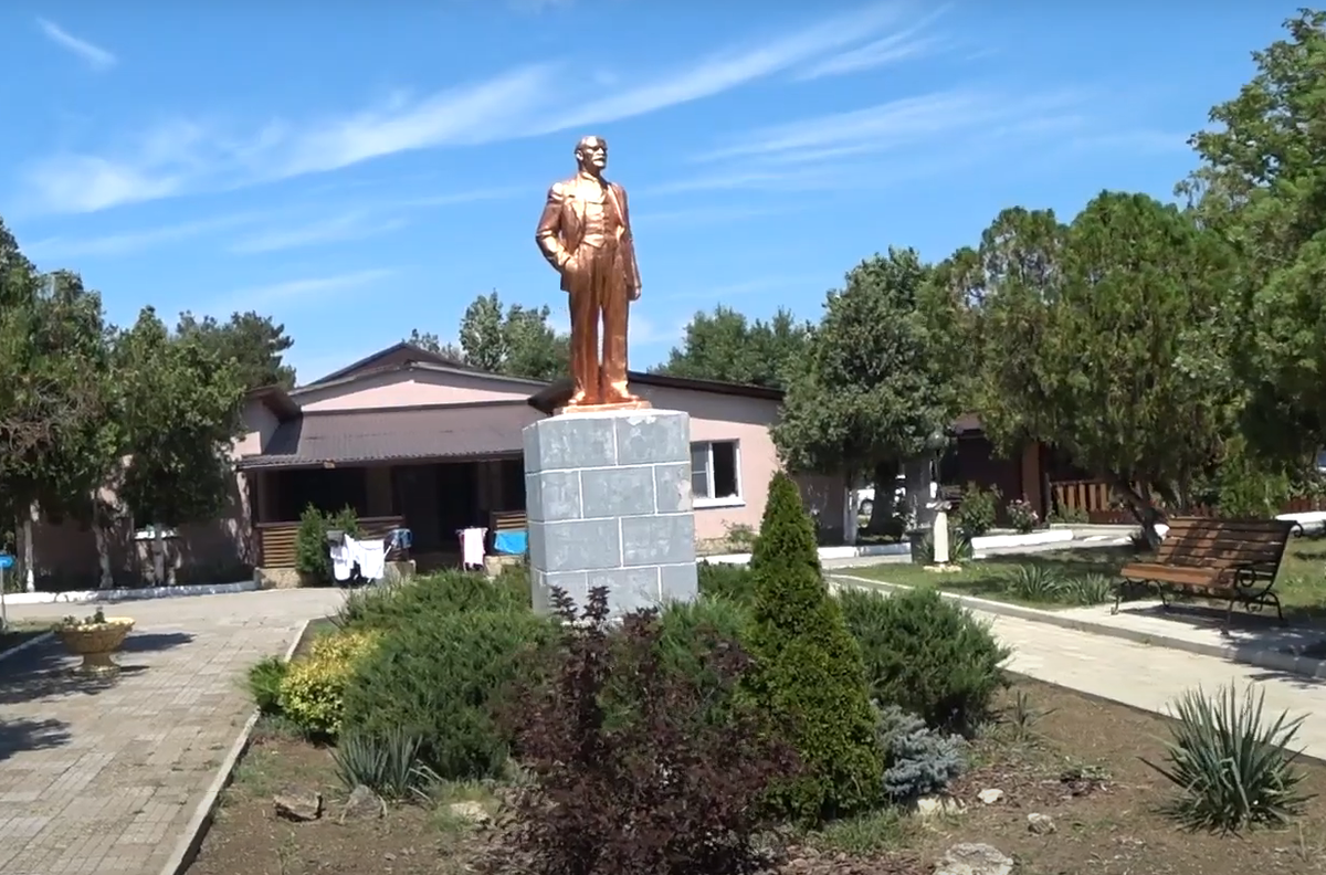 Ильич необычного оттенка