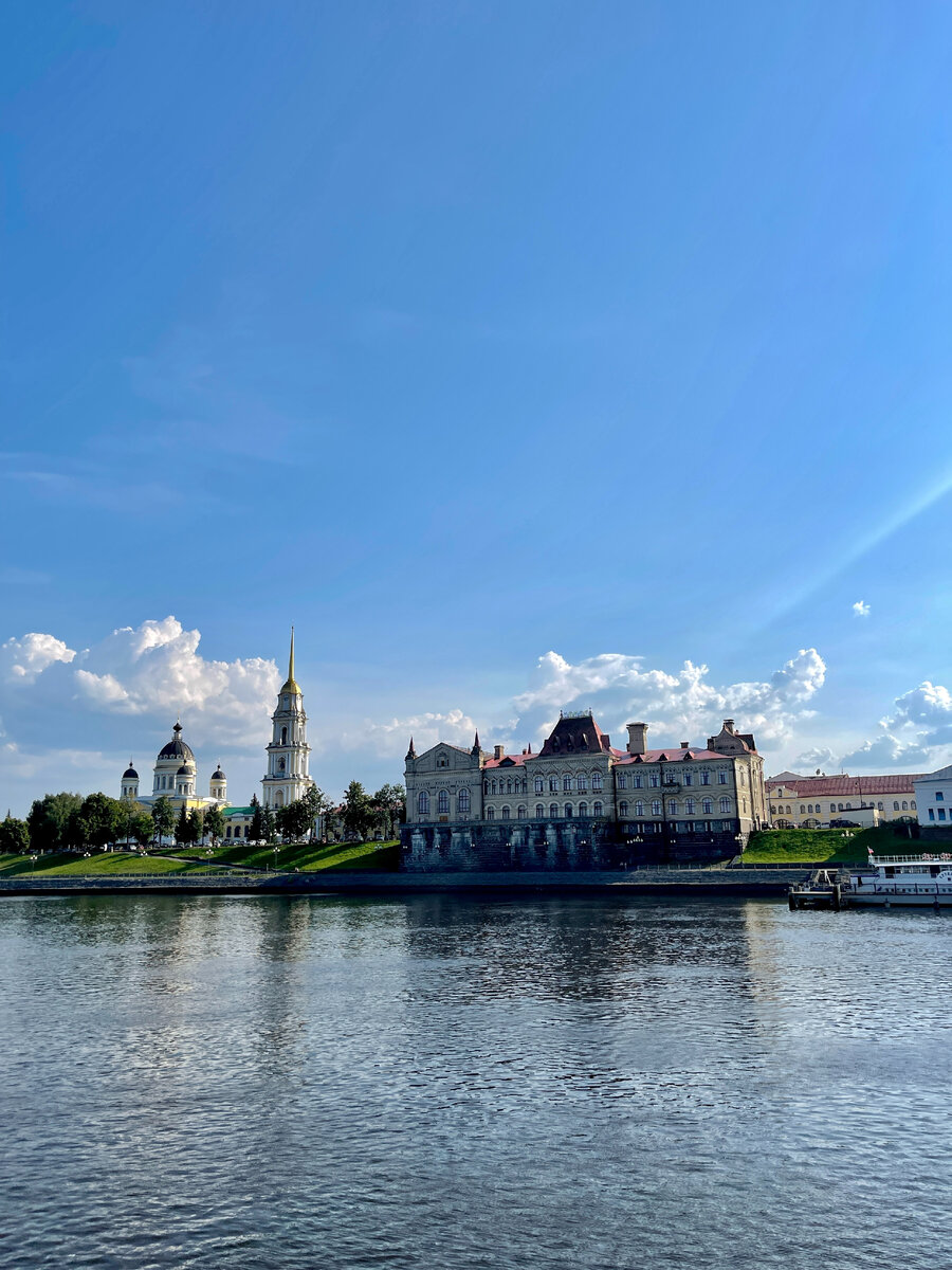 Набережная с Биржей и главным собором города - визитная карточка Рыбинска