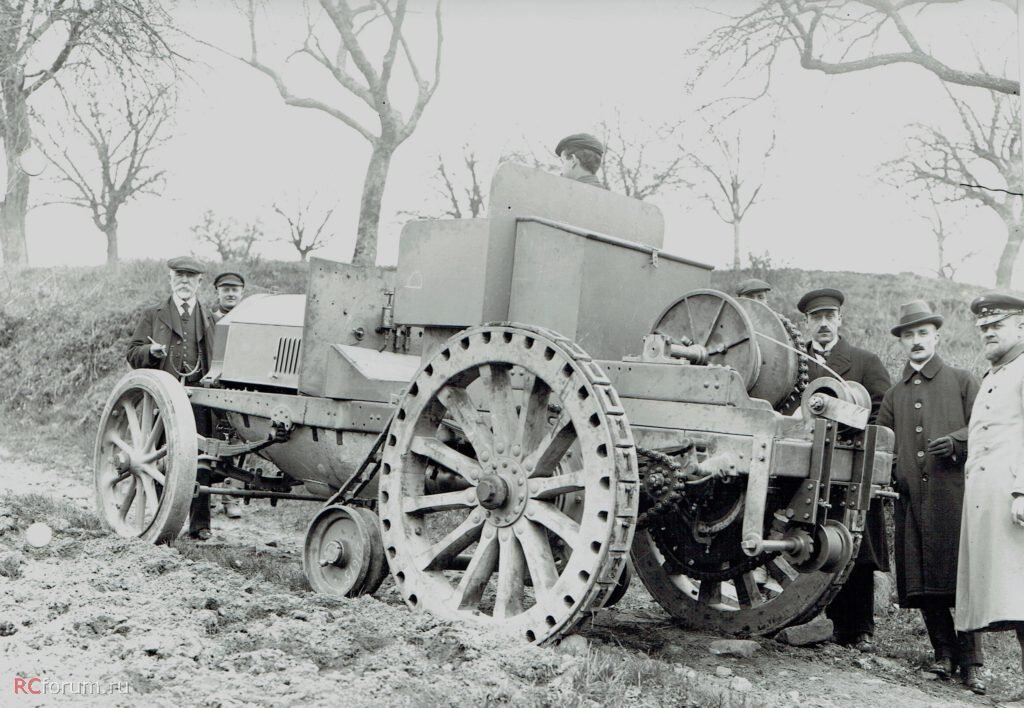 Артиллерийский тягач Benz c одним дополнительным роликом и гусеницей. Фото RCforum.ru