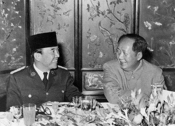 Н. С. Хрущёв и первый президент Индонезии Ахмед Сукарно.-2