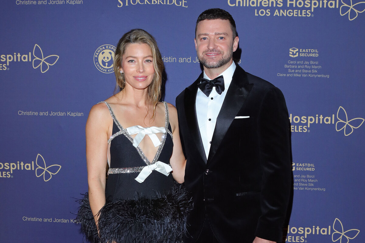     Джастин Тимберлейк и Джессика Бил произвели фурор на красной ковровой дорожке