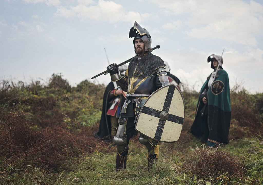 14 век. Доспехи 14 века тевтонцы. Reenactor Teutonic Knight. Тевтонский орден 14 век. Рыцари крестоносцы 14 века.