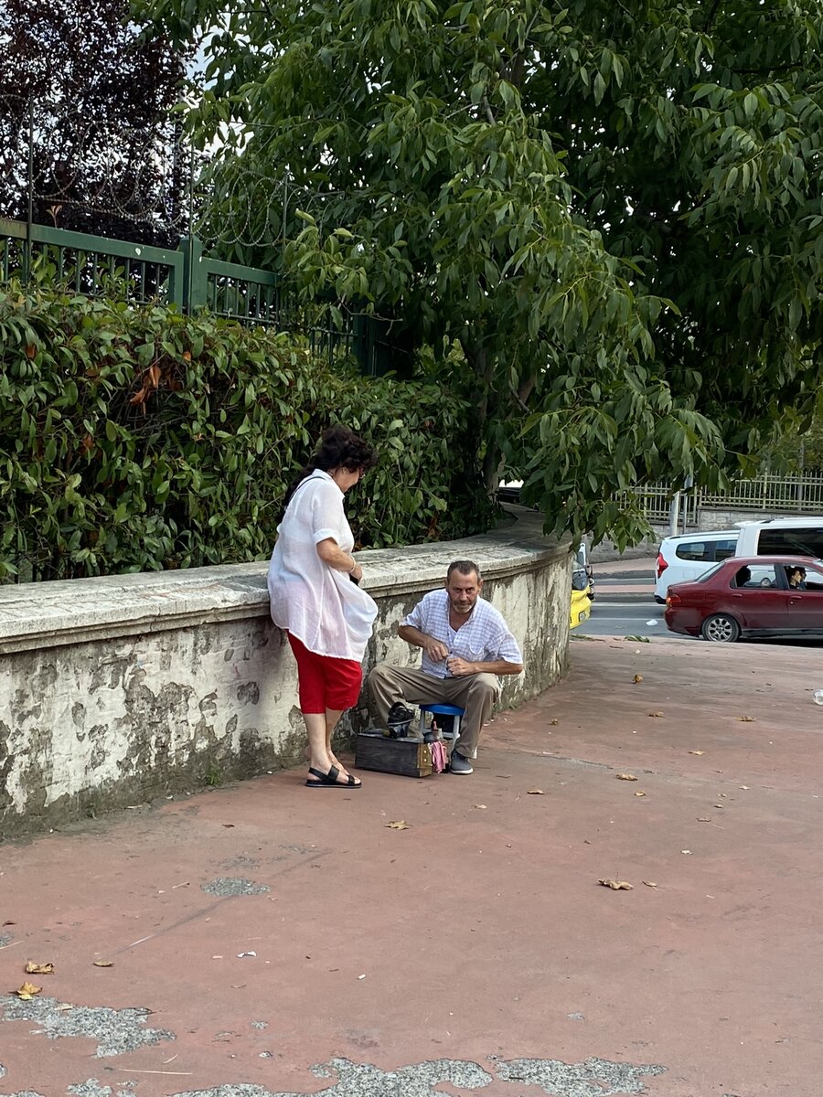 Тот самый обувщик, когда я фотографировала, думала, что буду его хвалить;) 