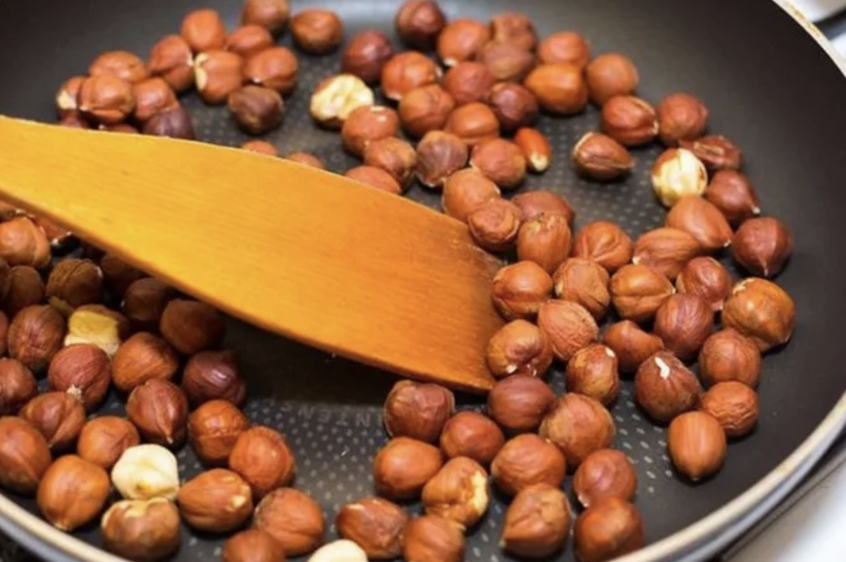 Можно ли жарить орехи на сковороде. Можно ли жарить орехи на сковороде. Можно ли жарить орехи на сковороде. Обжаривание орехов. Орехи на сковороде.