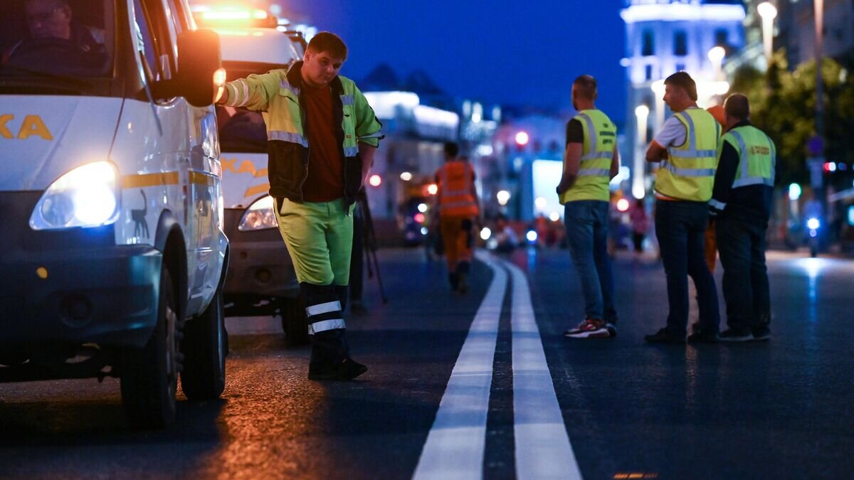    Нанесение разделительной разметки на Тверской улице© РИА Новости / Максим Блинов