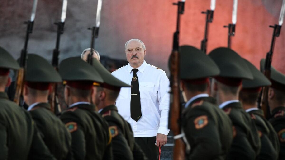 Лукашенко террористы ехали в беларусь. Лукашенко в Брестской крепости. Речь Лукашенко в Бресте 22 июня 2021. Лукашенко 22ибюня в Брестской крепости. Армия Беларус Лукашенко.