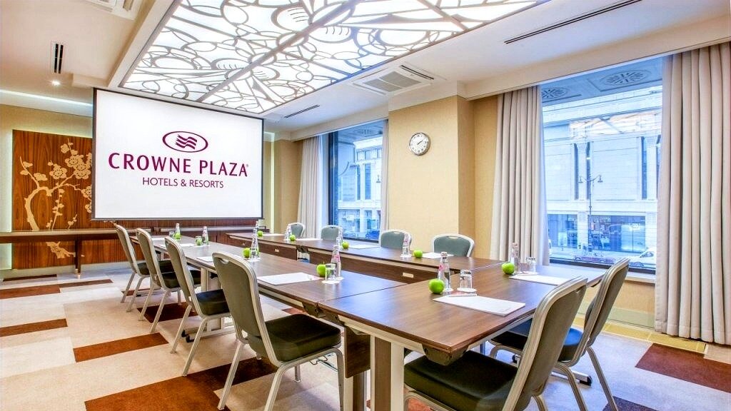 Фирменный стиль отеля Crowne Plaza — Кейсы от ZAMEDIA 
