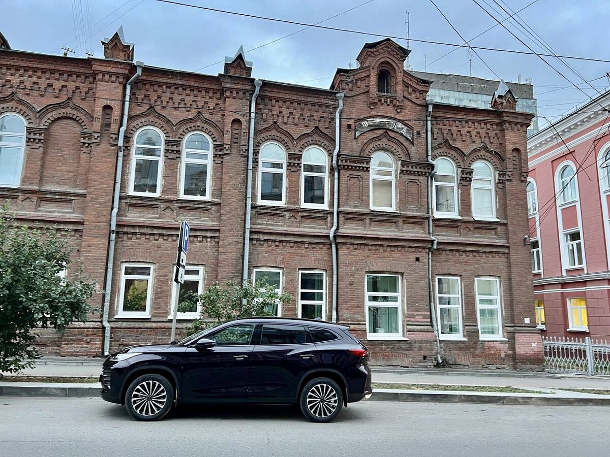 EXEED TXL получил высшую оценку безопасности «Пять звёзд плюс» по методике C-NCAP, а доля высокопрочной стали в каркасе кузова – 70%.  