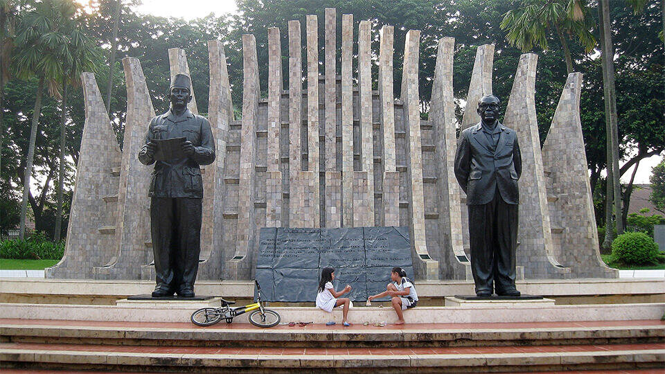    Памятник Декларации независимости Индонезии в Джакарте, wikipedia