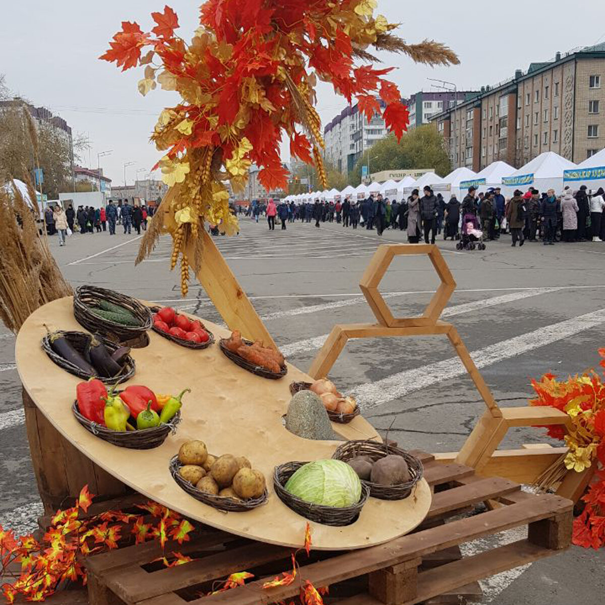 На базарах всё дешевле и свежее!