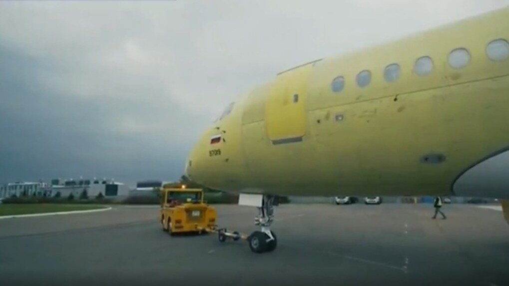     Импортозамещённая версия лайнера SSJ-100 — самолёт Sukhoi Superjet New поднимется в воздух во второй половине 2023 года. Об этом рассказали в спецрепортаже «Будущее на востоке» телеканала «Россия 24» представители филиала корпорации «Иркут» — «Региональные самолёты».