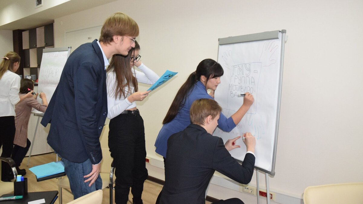    Депгосслужбы Югры объявил о конкурсах для управленцев, студентов и школьников