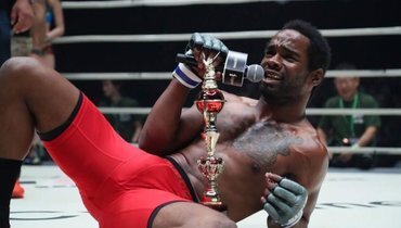 «Ты знаешь, что случилось в 2005-м!» Боец-фрик утверждает, что нокаутировал в драке легенду Pride  📷
