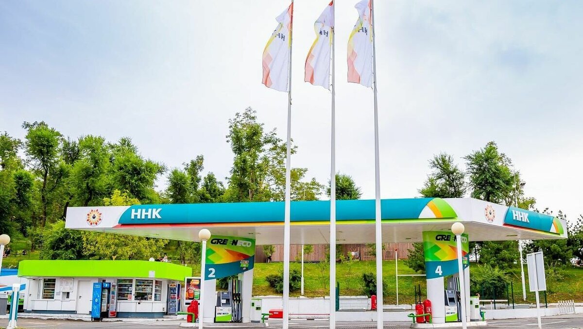     Яркие и узнаваемые АЗС сети ННК давно являются надежными партнерами автомобилистов всего Дальнего Востока. Здесь рады гостям в любой день — и в будни, и в праздники