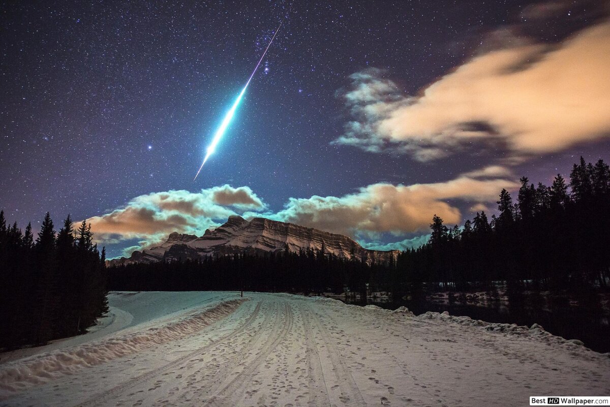 Комета на небе Земли. Источник: https://www.wallpapertip.com/wmimgs/203-2036570_shooting-star-wallpaper.jpg