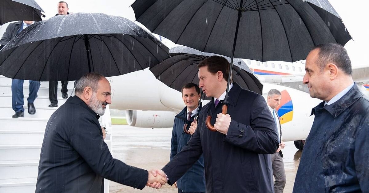 Никол Пашинян и Ильхам Алиев прибыли в дождливый Сочи для проведения переговоров и урегулирования Карабахского конфликта. Говорят дождь к хорошей дороге. Может пойдёт по накатанной. Завтра узнаем.