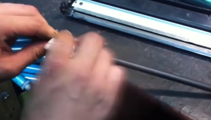 Фото 13. Подпружиненный контакт на сердечнике магнитного вала