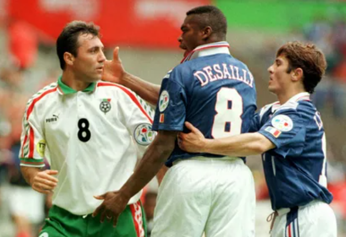 Стычка Марселя Десайи и Христо Стоичкова, матче Болгария - Франция