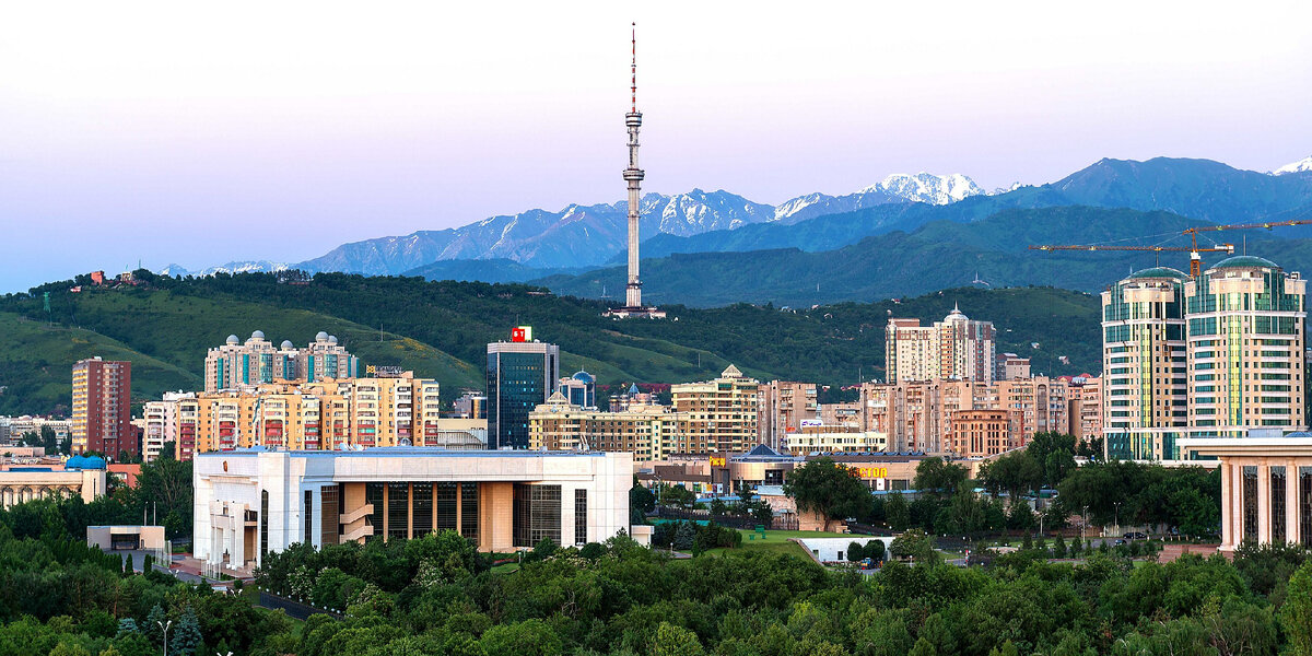 Панорама города Алматы. 