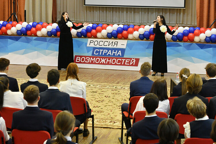 Приезд высокопоставленного гостя в школе ждали с особым трепетом Фото: Олег Спиридонов