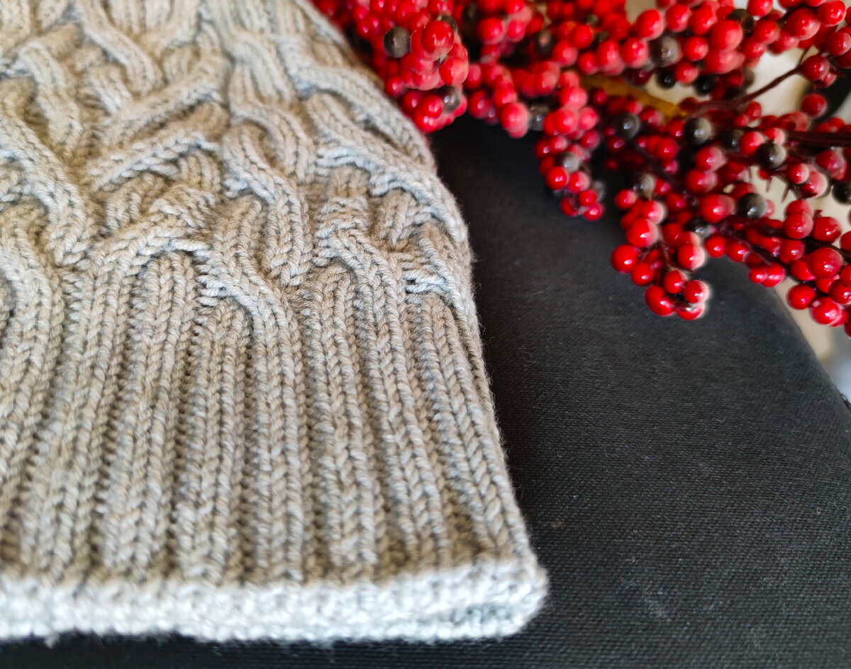 резинка поближе, набирались петли на спицу 2,75мм