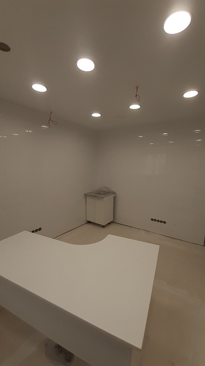 Ставили мебель по фен-шую везде...