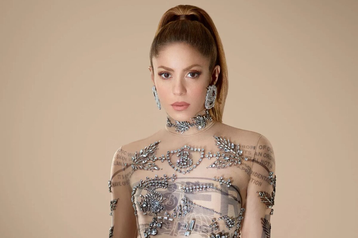     «Красавица без пошлости!»: похудевшая Шакира в прозрачном платье стала звездой модной фотосессии
