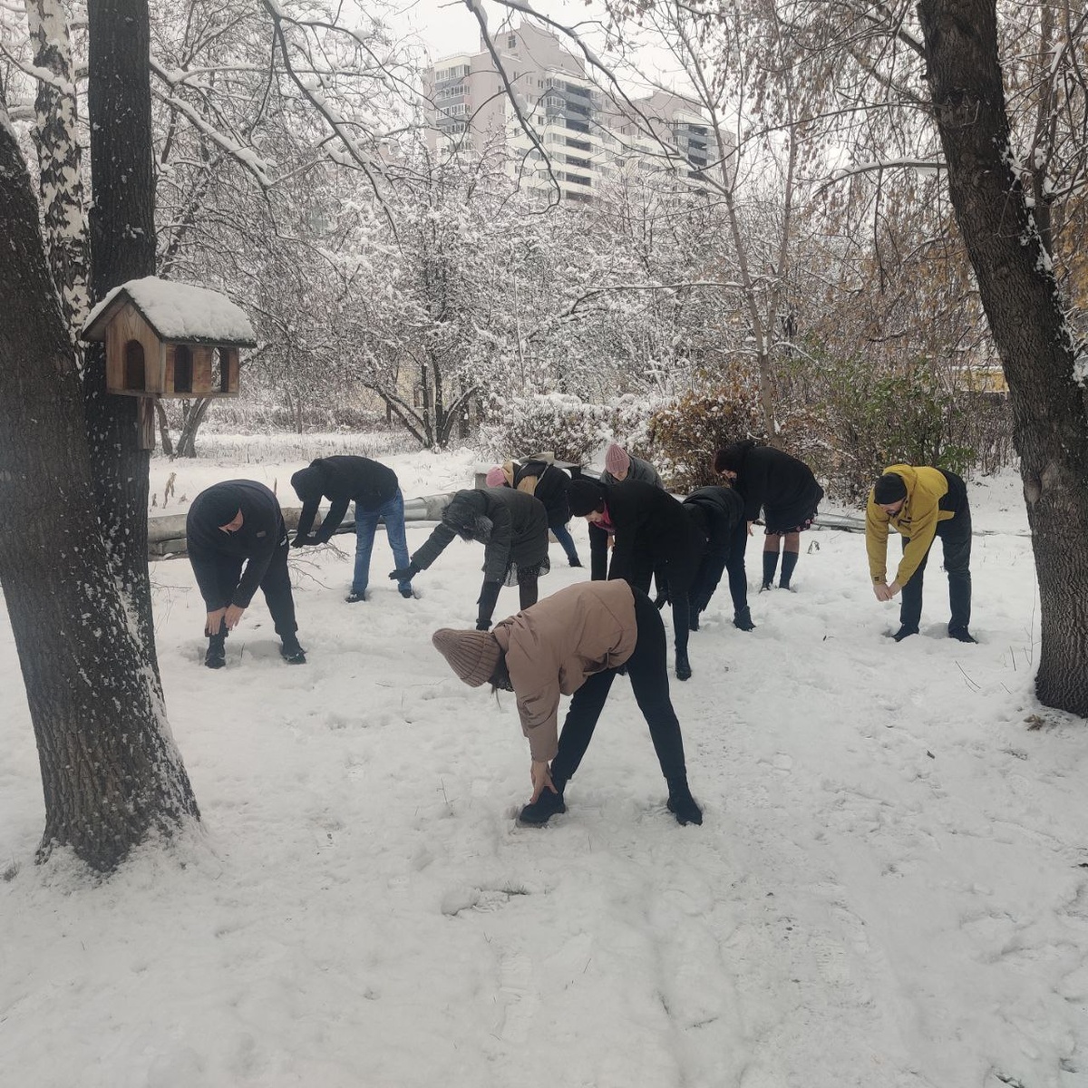 Cуставная гимнастика на свежем воздухе.