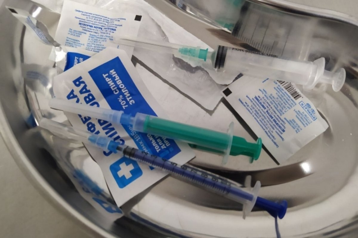    Прежде всего, нужно обратить внимание, чтобы игла шприца была стерильной.