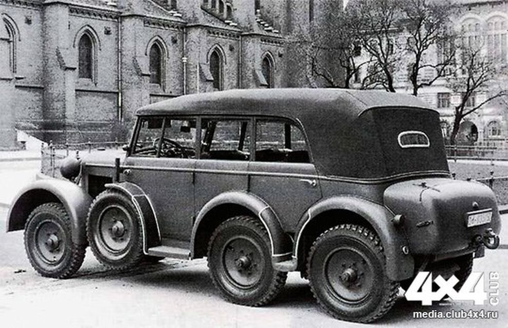    Шикарный командирский Steyr 640 (1937-1941 годы) оснащался комфортабельным кузовом, как у легкового автомобиля