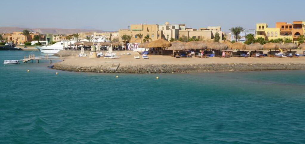 Вид на пляж Marina Beach