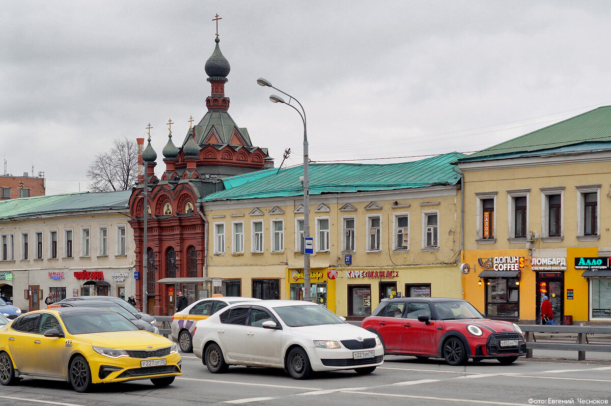 Москва улица сергия радонежского. Ул Сергия Радонежского. Улица Сергия Радонежского дома 16 века.