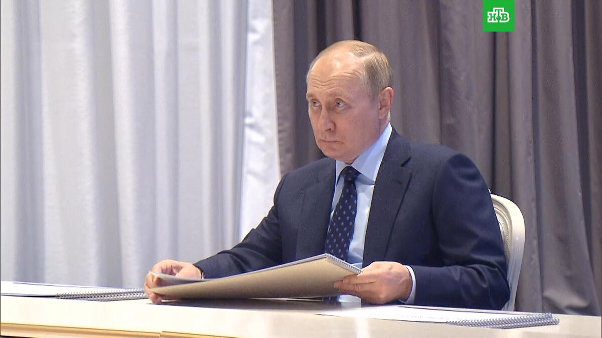    Путин призвал не ослаблять внимание к ситуации с коронавирусом