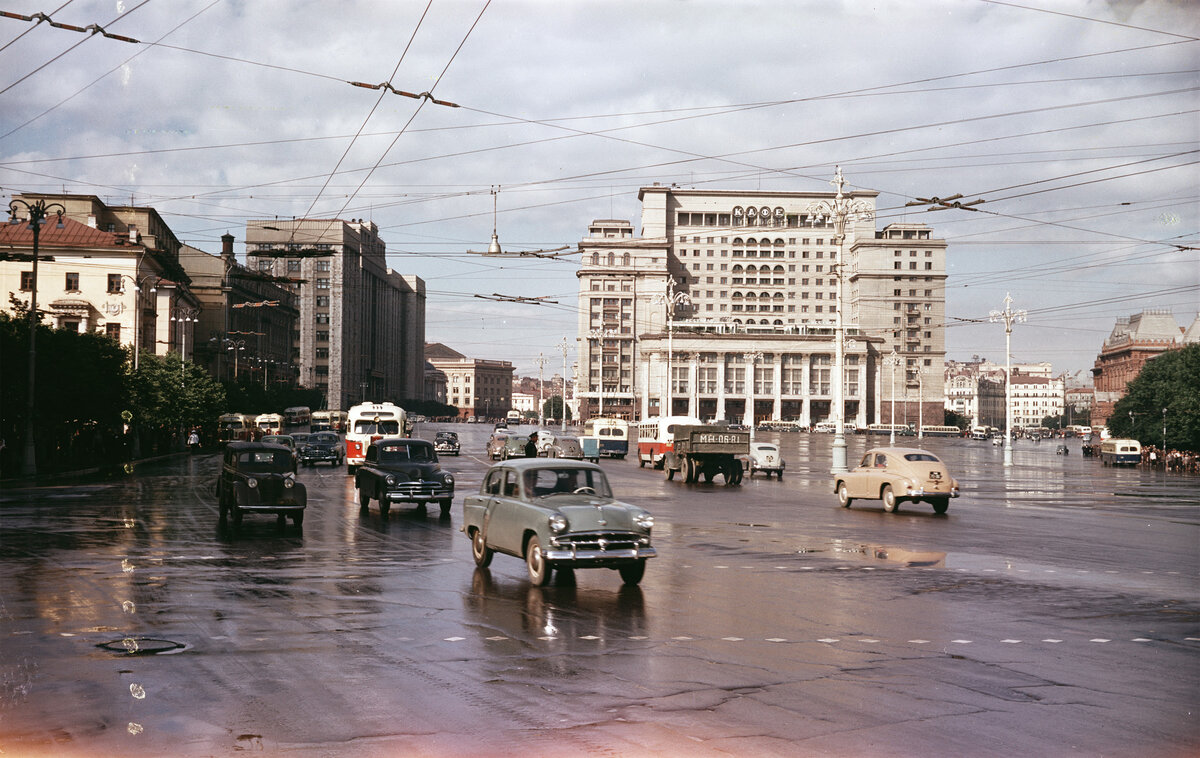 Прогулка по Москве 1956 года. Как выглядела столица СССР в год постройки 