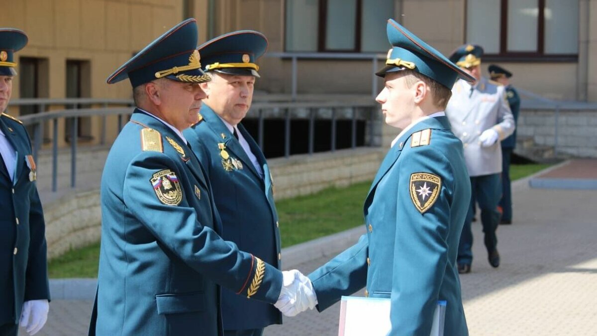     24-летний дознаватель Вячеслав Янин из отдела МЧС Светлоярского района Волгоградской области, которого 28-летняя коллега обвинила в домогательствах и угрозах убийством, прокомментировал ситуацию с «ножом в горле» и рассказал о взаимоотношениях с Татьяной С.