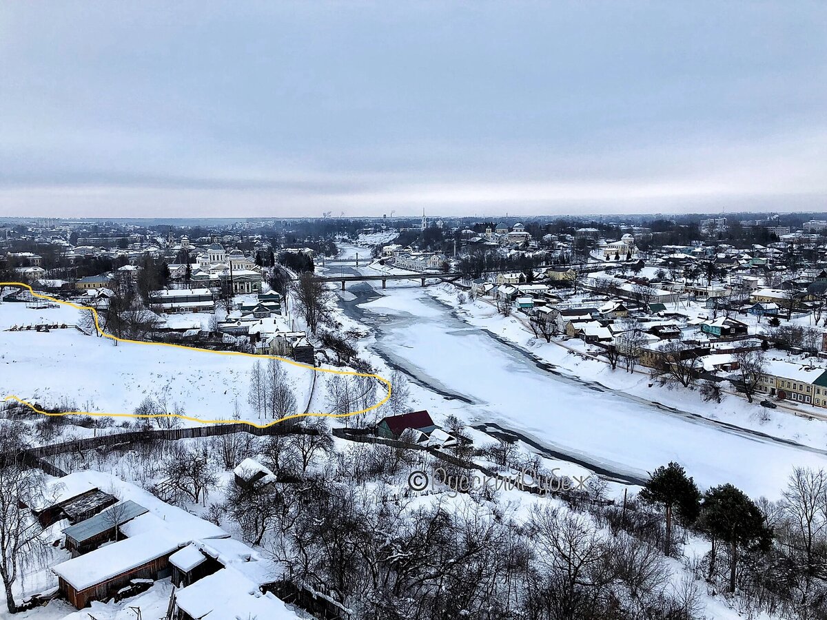 Место древней крепости Торжка монгольского периода желтым (фото Лукинского)