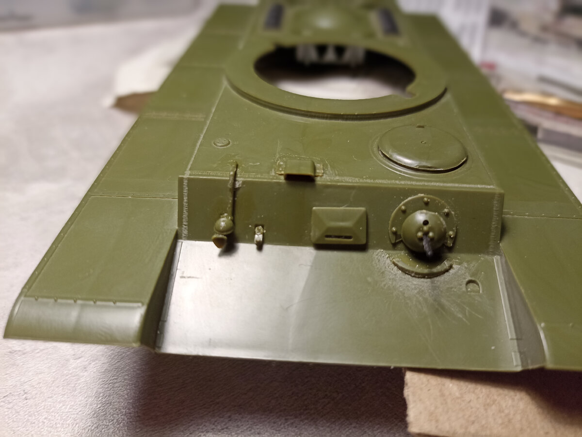 Незаконченный вид спереди, после грунтования приклею фару и прочее. 