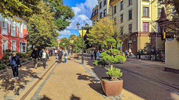 Это неплохо когда всё, что ты любишь совпадает по времени в месте, где ты любишь бывать...С Воскресением Вас!   

Осень ... Курортный проспект, Зеленоградск, Калининградская область ...   

  