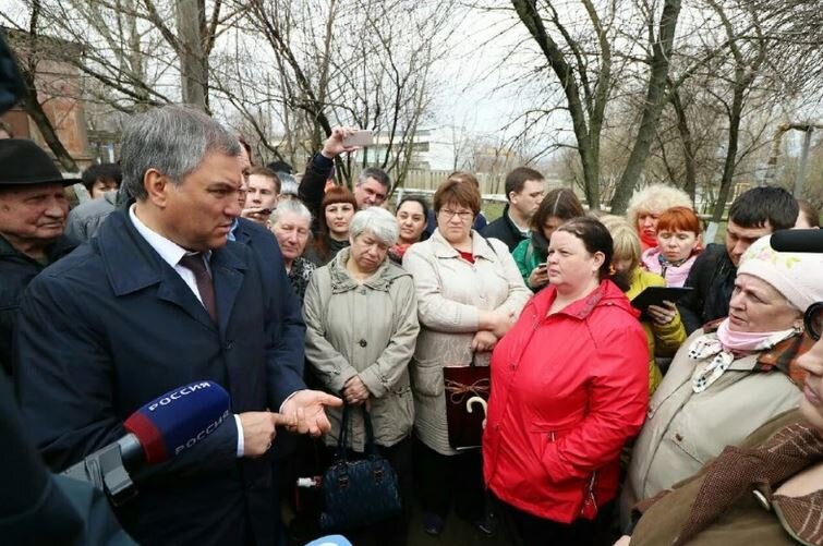 Встреча Вячеслава Володина с жителями поселка Елшанка, Саратов (иллюстрация из открытых источников) 