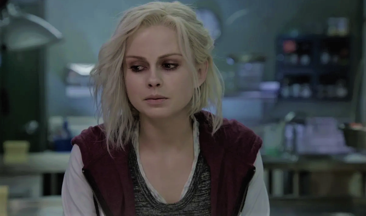 Роуз МакИвер играет Оливию Мур, внезапно превратившуюся в зомби. Кадр из сериала. 