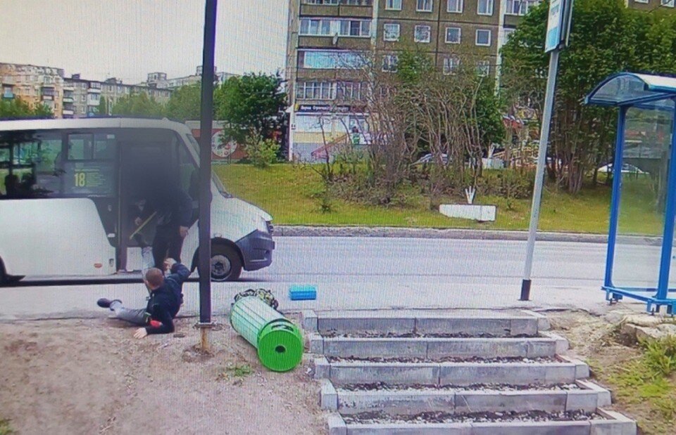     Обвиняемый напал на свою жертву с перфоратором. Фото: СКР по Мурманской области