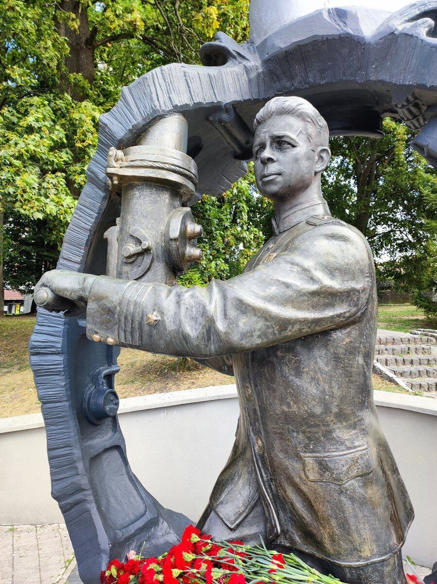 Памятник Александру Маринеско в Калининграде. Источник — dzen.ru/pa_myatnik