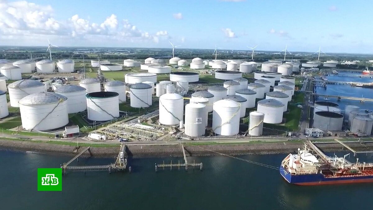    Санкции Запада против российской нефти вступили в силу