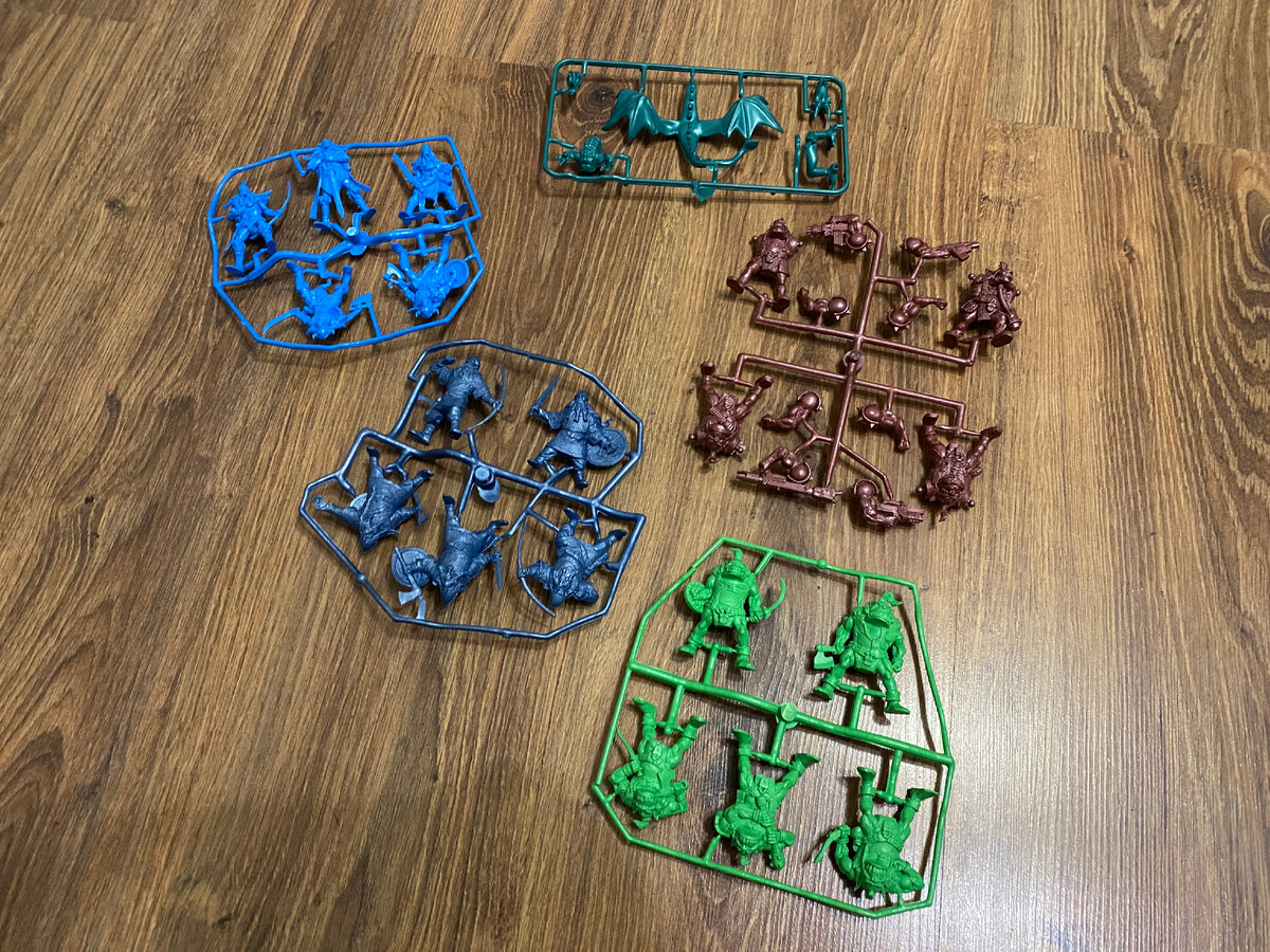 Отряды и дракон на литниках.